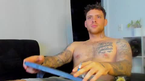 Snapshot of lukeglanton17 chatting on 11/08/25, 05:40 Luke online show from 11/08/25, 05:40