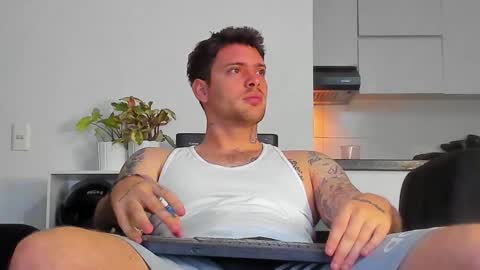 Snapshot of lukeglanton17 chatting on 11/15/25, 04:32 Luke online show from 11/15/25, 04:32