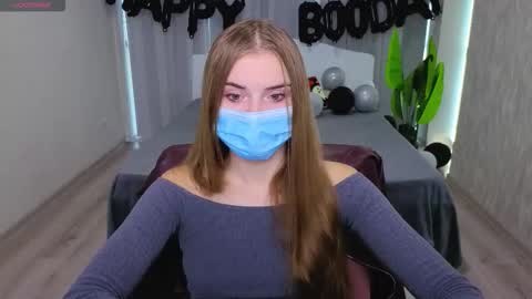 lukeriamoon online show from 10/31/25, 05:41