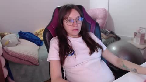 Vicky online show from 12/21/24, 12:42