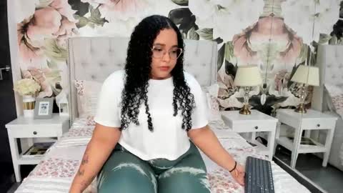 Snapshot of luli_rose_ chatting on 10/21/25, 03:07 Luli Rose online show from 10/21/25, 03:07