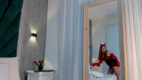 Luli Jones online show from 10/31/25, 11:44