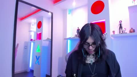 Snapshot of lullaby_charade chatting on 10/18/25, 12:06 Cookie online show from 10/18/25, 12:06