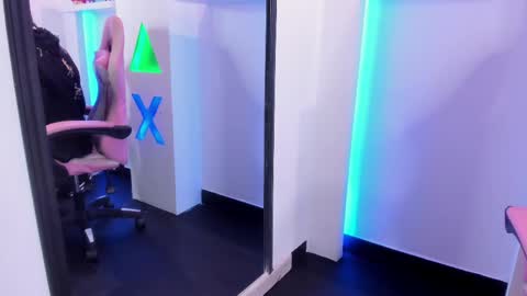 Snapshot of lullaby_charade chatting on 10/22/25, 12:05 Cookie online show from 10/22/25, 12:05