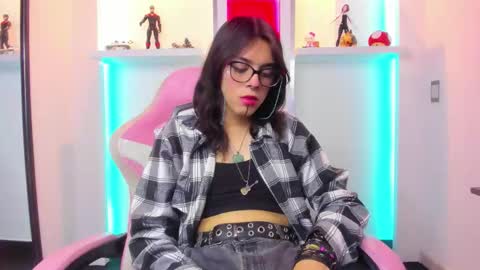 Snapshot of lullaby_charade chatting on 11/05/25, 12:05 Cookie online show from 11/05/25, 12:05