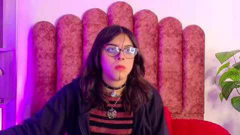 Snapshot of lullaby_charade chatting on 11/17/25, 12:00 Cookie online show from 11/17/25, 12:00