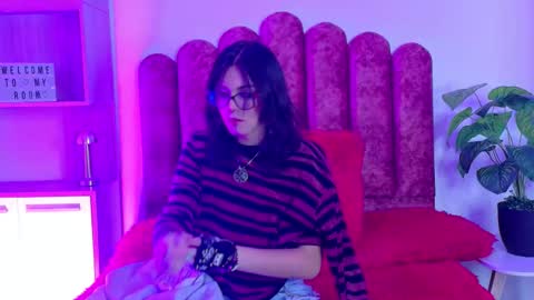 Snapshot of lullaby_charade chatting on 11/19/25, 11:54 Cookie online show from 11/19/25, 11:54