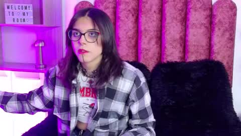 Snapshot of lullaby_charade chatting on 11/21/25, 12:04 Cookie online show from 11/21/25, 12:04