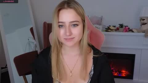 Lily online show from 09/19/25, 10:27