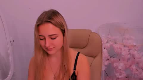 Lily online show from 10/11/25, 06:34