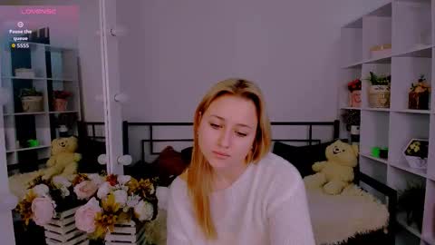 Lily online show from 11/11/25, 07:19