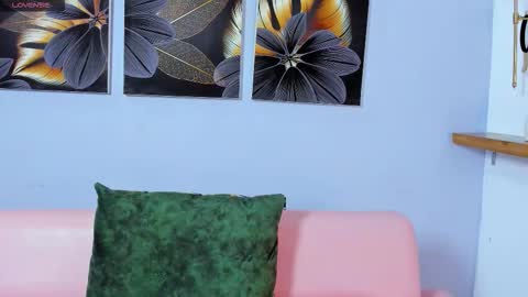 Snapshot of lulu__cute chatting on 10/17/25, 10:12 LuLu online show from 10/17/25, 10:12