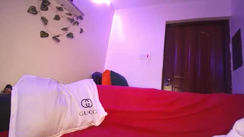 lulu_sparks1 online show from 10/21/25, 06:25