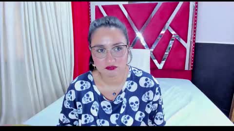 Luna  online show from 10/15/25, 08:09