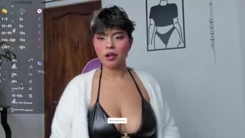 Luna online show from 11/02/25, 11:40