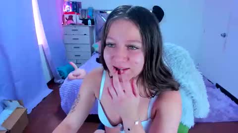 luna_analya online show from 10/24/25, 01:40