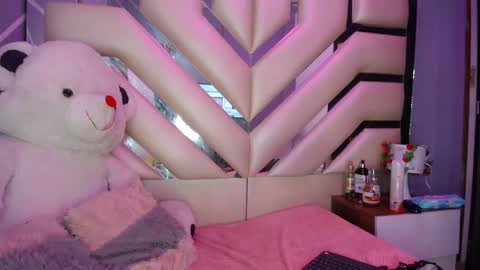 LUNA  online show from 01/15/25, 02:27