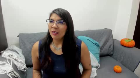 luna  online show from 10/31/25, 11:22