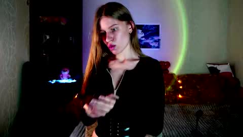 luna_evan online show from 12/01/25, 09:14