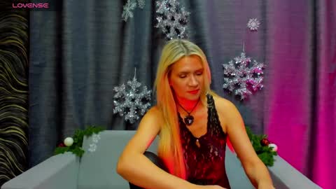 Snapshot of luna_lew1s chatting on 12/30/24, 08:32 luna_lew1s online show from 12/30/24, 08:32