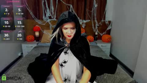 luna_lew1s online show from 10/31/25, 09:10