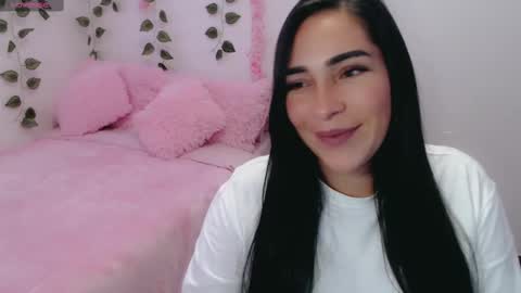 Snapshot of luna_lgomez chatting on 03/01/25, 10:13 luna online show from 03/01/25, 10:13