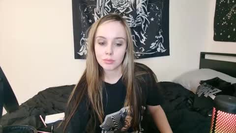 Luna online show from 10/21/25, 10:21