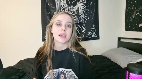 Luna online show from 10/23/25, 04:12