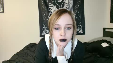 Luna online show from 10/30/25, 06:04