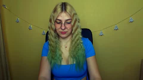 Snapshot of luna_lush_ chatting on 12/17/24, 08:23 Luna online show from 12/17/24, 08:23