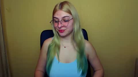 Snapshot of luna_lush_ chatting on 01/03/25, 08:21 Luna online show from 01/03/25, 08:21