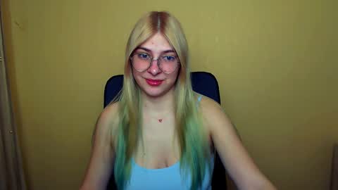 Snapshot of luna_lush_ chatting on 01/03/25, 11:25 Luna online show from 01/03/25, 11:25