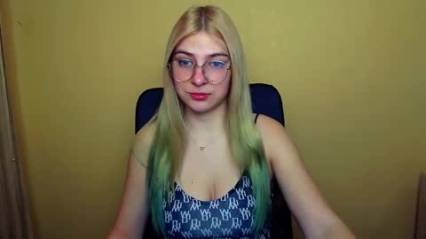 Snapshot of luna_lush_ chatting on 01/08/25, 08:16 Luna online show from 01/08/25, 08:16
