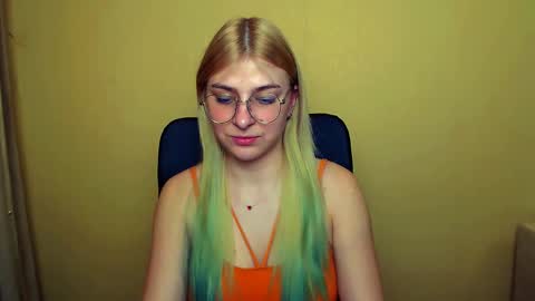Snapshot of luna_lush_ chatting on 01/28/25, 11:28 Luna online show from 01/28/25, 11:28