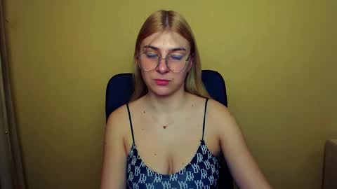 Snapshot of luna_lush_ chatting on 01/29/25, 08:29 Luna online show from 01/29/25, 08:29
