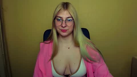 Snapshot of luna_lush_ chatting on 02/01/25, 08:29 Luna online show from 02/01/25, 08:29