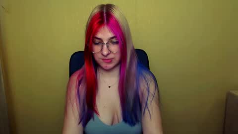 Snapshot of luna_lush_ chatting on 02/15/25, 12:11 Luna online show from 02/15/25, 12:11