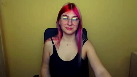Snapshot of luna_lush_ chatting on 02/20/25, 12:15 Luna online show from 02/20/25, 12:15