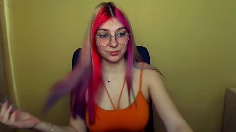 Snapshot of luna_lush_ chatting on 03/06/25, 11:03 Luna online show from 03/06/25, 11:03