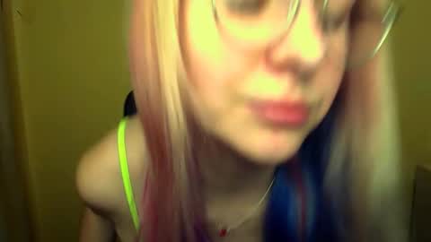 Snapshot of luna_lush_ chatting on 03/11/25, 08:20 Luna online show from 03/11/25, 08:20
