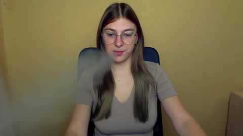 Snapshot of luna_lush_ chatting on 09/17/25, 09:55 Luna online show from 09/17/25, 09:55