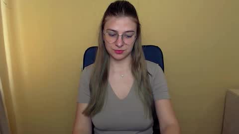 Snapshot of luna_lush_ chatting on 09/26/25, 12:53 Luna online show from 09/26/25, 12:53