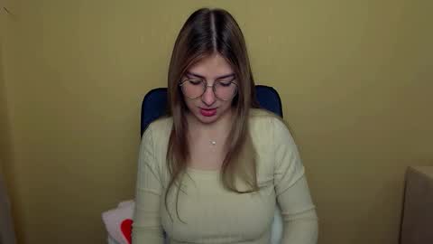Snapshot of luna_lush_ chatting on 10/01/25, 08:42 Luna online show from 10/01/25, 08:42