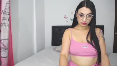 Snapshot of luna_pitufo chatting on 10/09/25, 09:18 Luna y pitufo online show from 10/09/25, 09:18