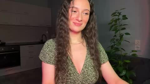 luna_raee online show from 11/24/25, 06:40