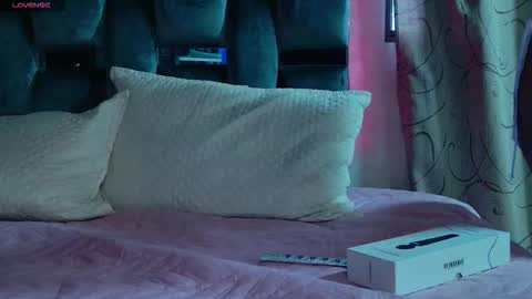 luna_sophya online show from 10/06/25, 12:02