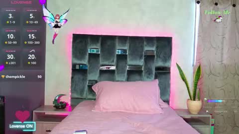 luna_sophya online show from 10/25/25, 08:03