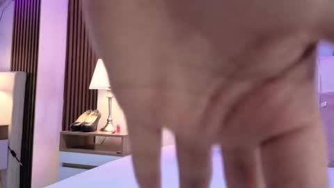 Snapshot of luna_star__18 chatting on 10/18/25, 12:17 A M M Y online show from 10/18/25, 12:17