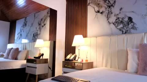 Snapshot of luna_star__18 chatting on 10/19/25, 11:33 A M M Y online show from 10/19/25, 11:33