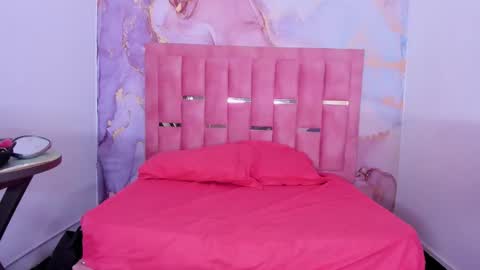 Snapshot of luna_sweeett_ chatting on 01/21/25, 12:18 Luna online show from 01/21/25, 12:18